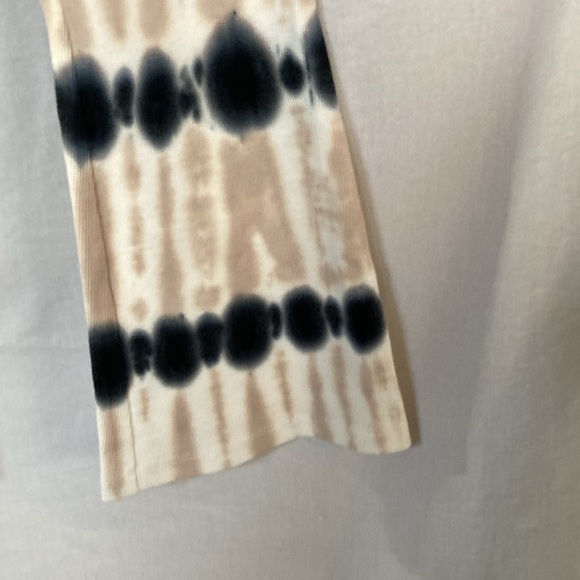 🎉 3 For $20 GB Girls High Waisted Knit Tie Dye Flare Pants Size 6 Stretch NWOT - Picture 4 of 7